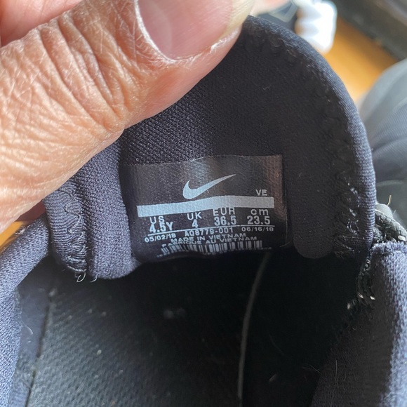 Nike  👟 - Picture 5 of 8